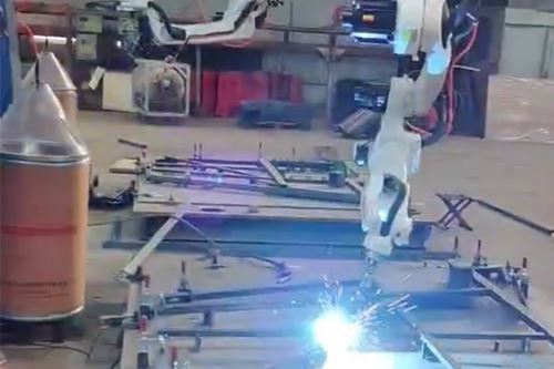 Reparación de robot de soldadura en serie Baykal en la parte superior