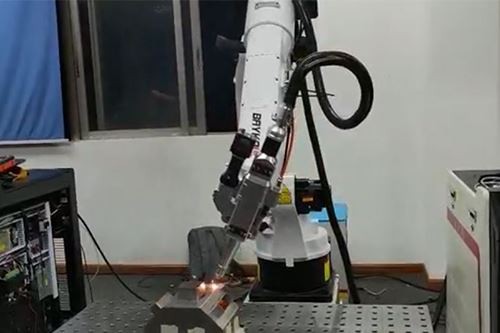 Robot de soldadura láser Fulzh para piezas complejas