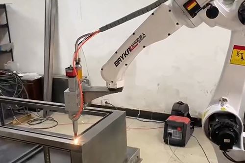 Robot láser Baykal para soldadura de gabinete de control eléctrico